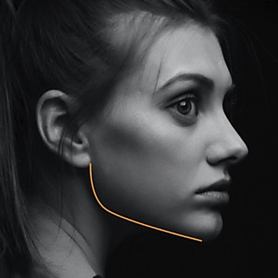 Contorno mandibular en mujer